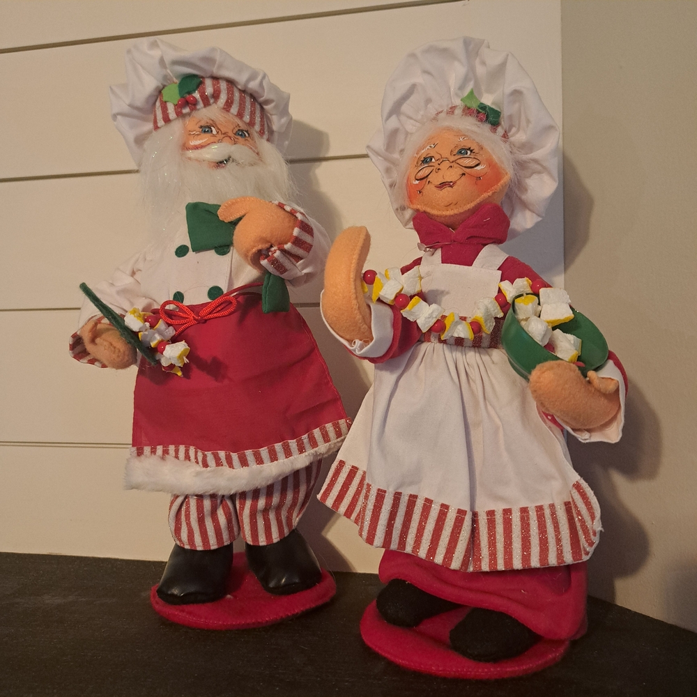 Annalee Holiday Chef Santa and Mrs. Claus Decorative Figurines